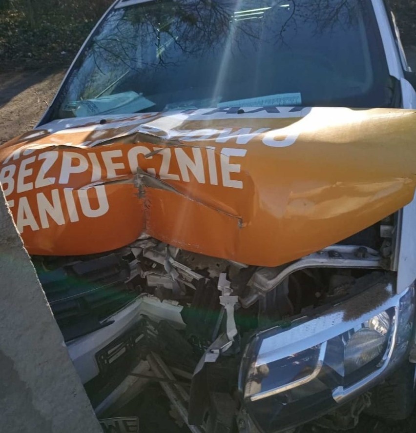 Wypadek taksówki w Szczodrem 14.03.2021