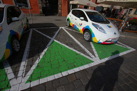 Od dziś do końca wakacji darmowy przejazd autostradami dla posiadaczy elektryków!