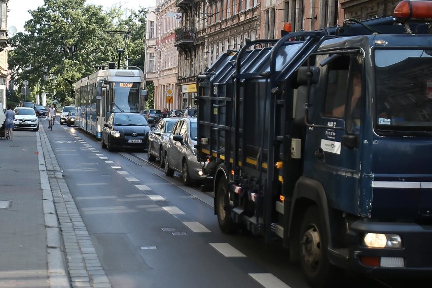 Zmiana organizacji ruchu na Łokietka. Tramwaje stoją w...