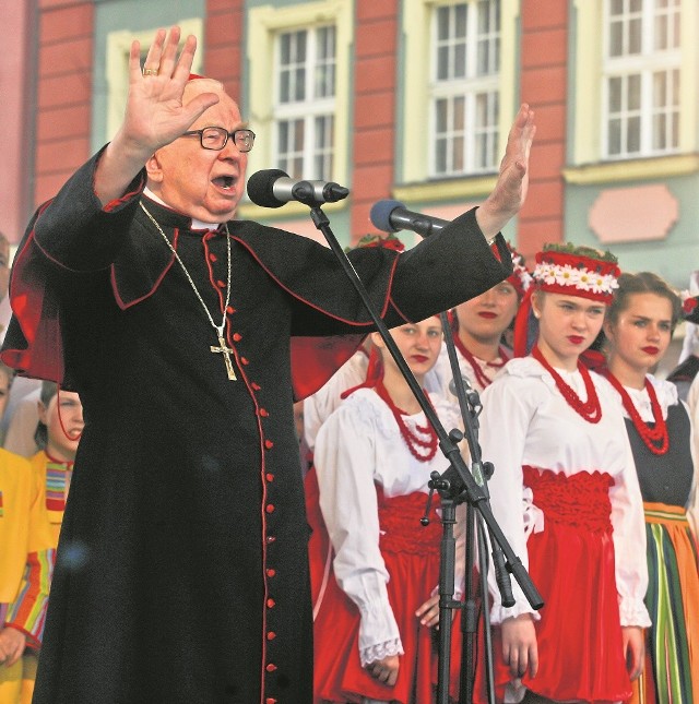 Kardynał zawsze chętnie towarzyszy Kresowianom, zwłaszcza jeśli też śpiewają