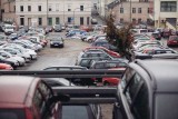 Czy tym razem uda się znaleźć chętnego na budowę wielopoziomowego parkingu przy ratuszu bis?