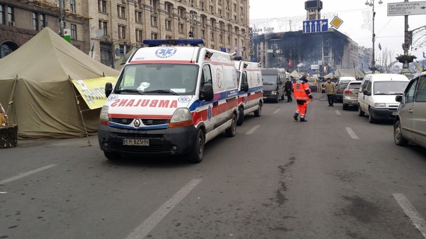 Ambulanse Krakowskiego Pogotowia Ratunkowego z pomocą...