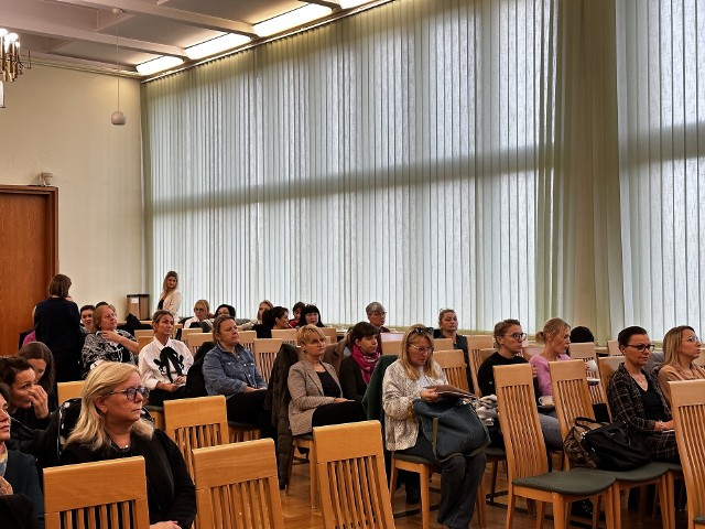 Pedagodzy uczyli się, jak postępować z dziećmi z cukrzycą i jak zapewnić im bezpieczeństwo w placówkach oświatowych.