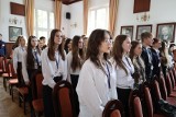 Szkoła do hymnu. Tak uczczono Święto Niepodległości w I LO w Szczecinku [ZDJĘCIA]