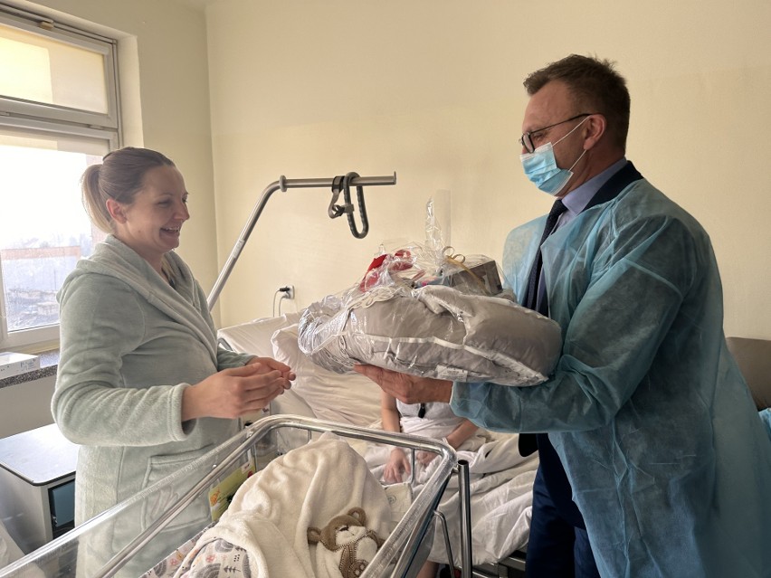 Nikola Kolera z Ożarowa, pierwsze dziecko w powiecie opatowskim w 2024 roku. Urodziła się w szpitalu w Sandomierzu. Zobacz zdjęcia i film