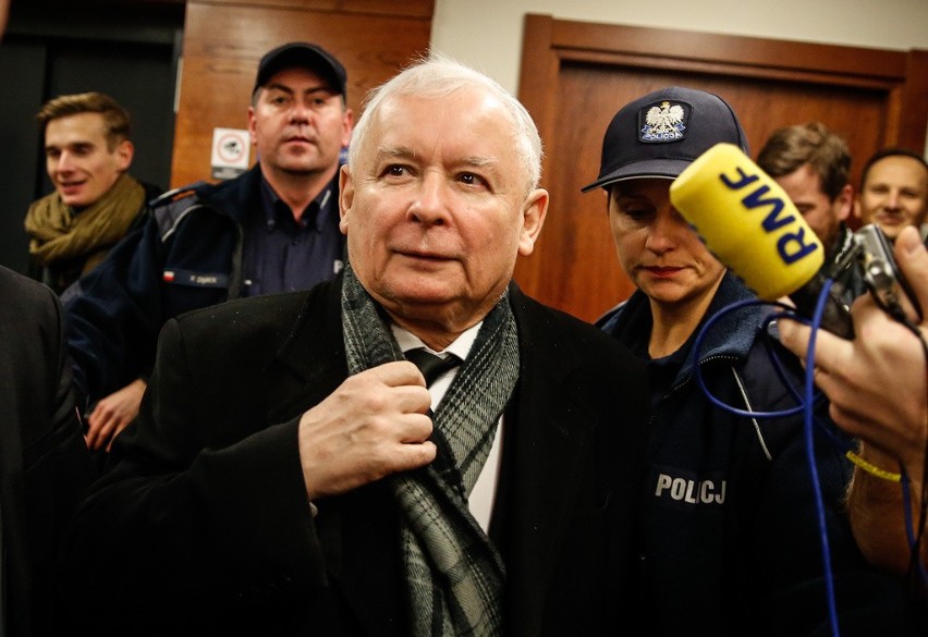 Kaczyński kontra Wałęsa przed sądem i okrzyki "Będziesz siedział!". PILNE: Będzie proces. Do ugody nie doszło