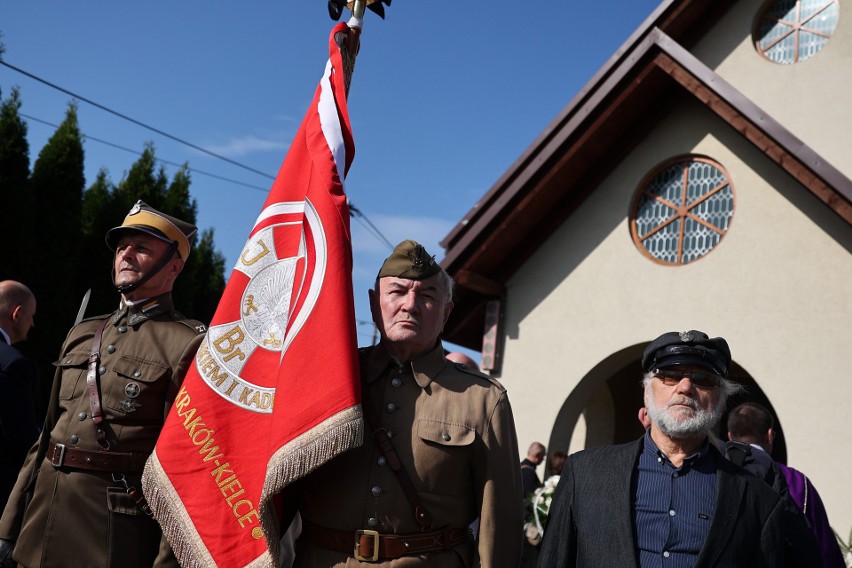 Rodzina i przyjaciele pożegnali Andrzeja Stawiarskiego. Znany krakowski fotograf i dziennikarz spoczął na białoprądnickim cmentarzu 