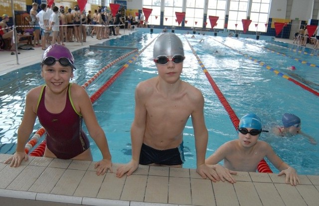 Młodzi pływacy ze Szkoły Podstawowej nr 13 w Rzeszowie