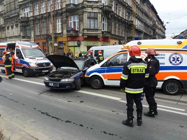 Wypadek z udziałem karetki na ul. Traugutta