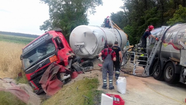 We wtorek na drodze krajowej nr 12, na trasie Gostyń-Jarocin doszło do zderzenia dwóch ciężarówek. Na miejsce została wezwana m. in. inspekcja z Wojewódzkiego Inspektoratu Transportu Drogowego.