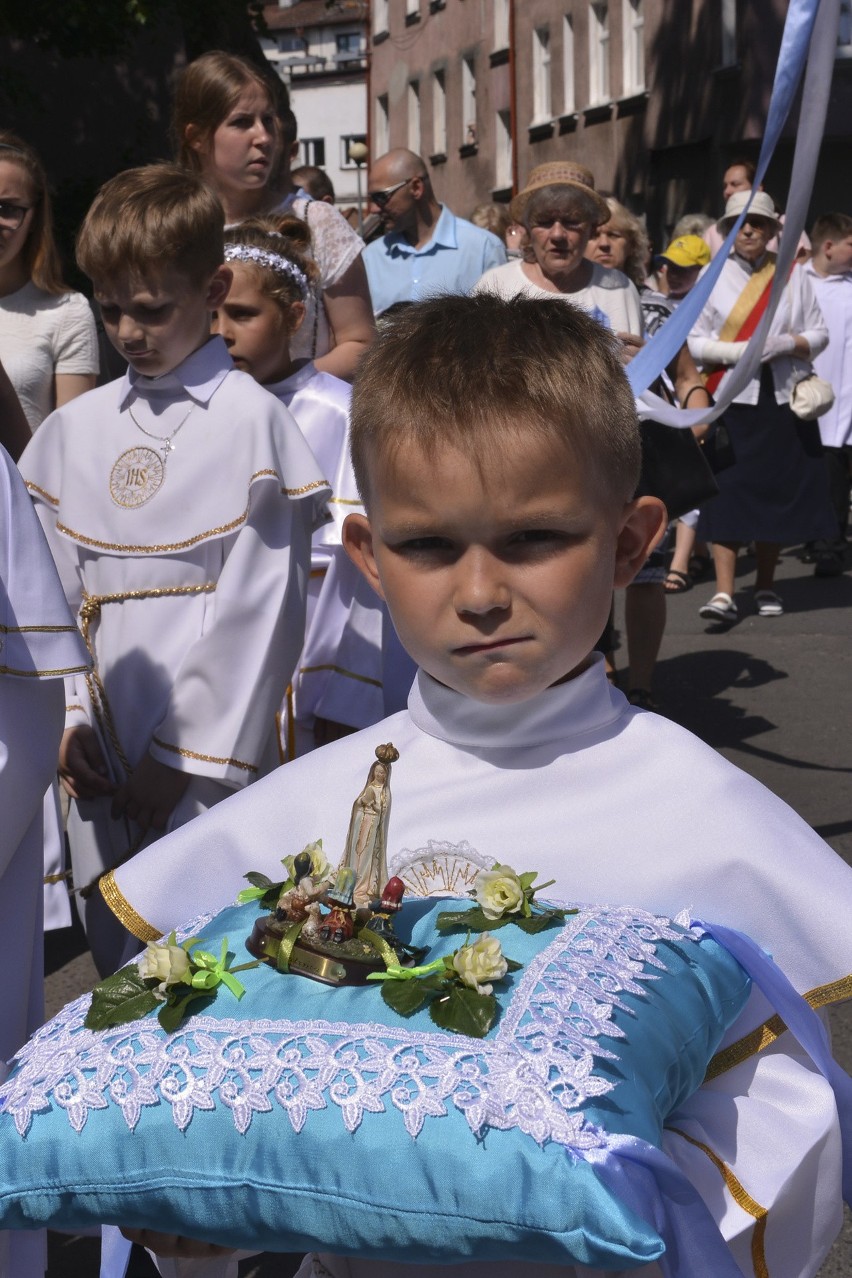 Procesja przeszła od kościoła Mariackiego do parafii...