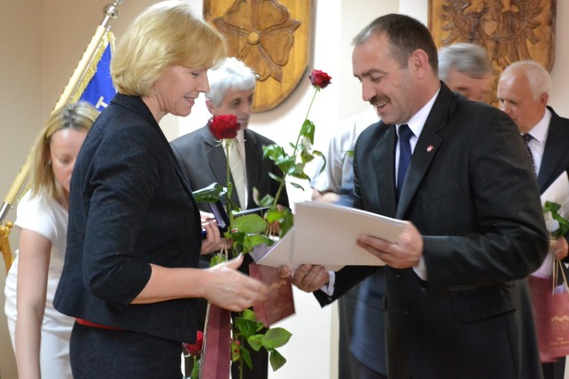 Odznaczenia wręczał m.in. starosta Andrzej Bajko.