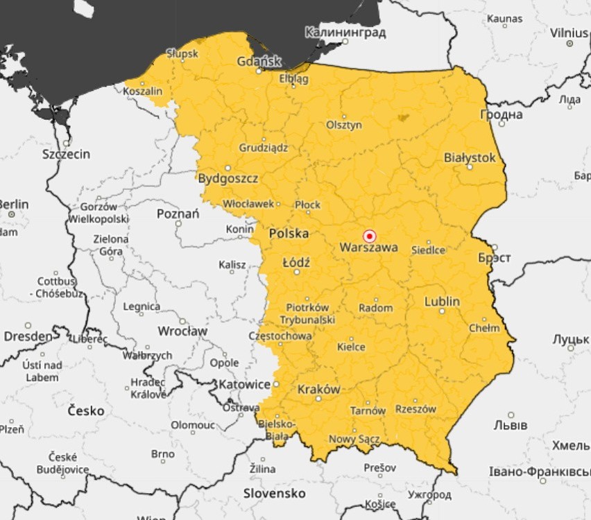 Regiony zaznaczone na żółto zagrożone są burzami z opadami...