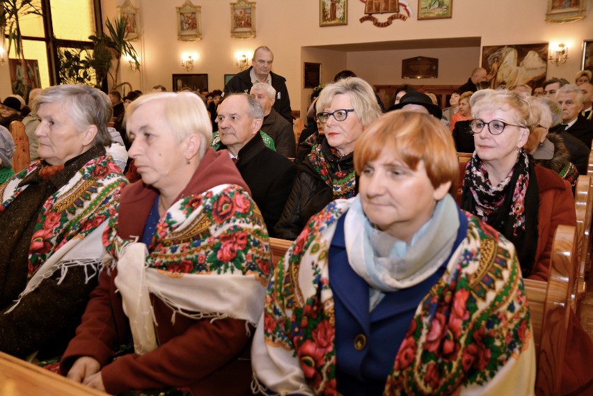 Ksiądz kościoła polskokatolickiego Bartosz Norman w...