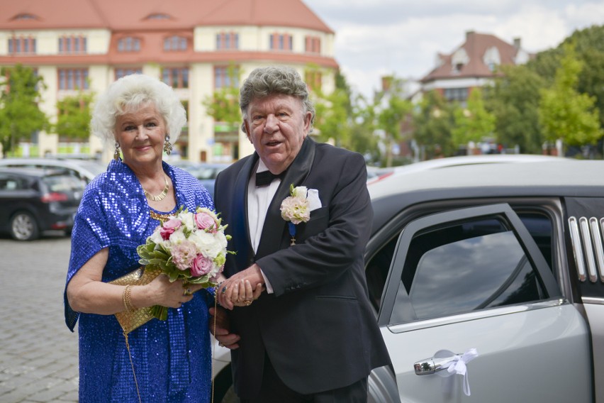 Pani Wiesława i pan Hans (dla żony Jan) wzięli ślub w sobotę