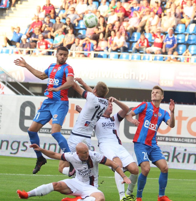 W sierpniu w Gliwicach Piast przegrał z Pogonią 0:2
