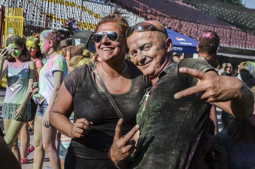 Eksplozja kolorów w Jastrzębiu. Barwna chmura nad stadionem