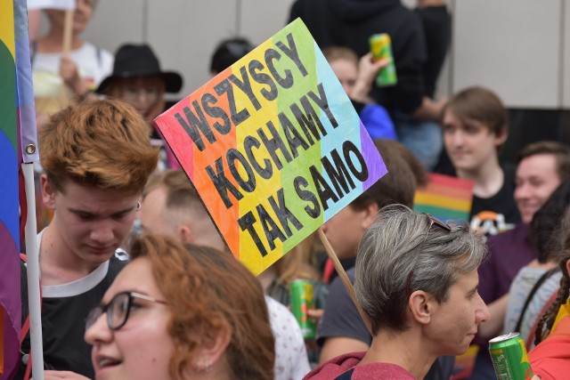 Po co PiS znów straszy LGBT, gdy Polacy boją się o swoje zdrowie i pracę? Coś, co działało rok temu, dziś jest aktem bezsilności