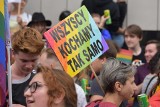 Po co PiS znów straszy LGBT, gdy Polacy boją się o swoje zdrowie i pracę? Zasada: Coś, co działało rok temu, dziś jest aktem bezsilności