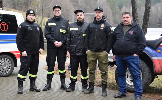 Strażacy z OSP w Słosinku nad jeziorem Lednik w Miastku