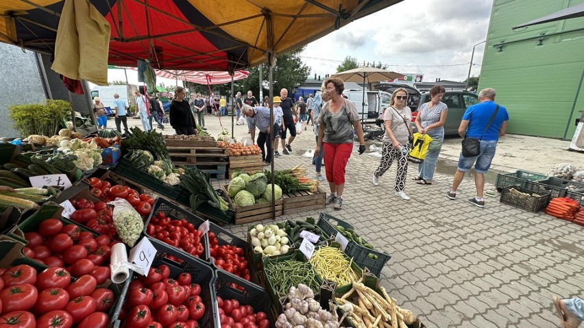 Takie ceny owoców i warzyw na giełdzie w Sandomierzu. Jakie zakupy najbardziej opłaca się tam zrobić w drugiej lipca?