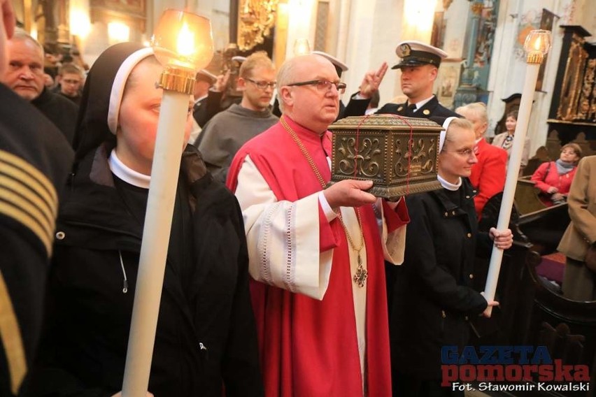 Relikwie bł. Jana Łobdowczyka złożono w katedrze św. Janów w Toruniu [zdjęcia]