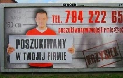 Szuka pracy na billboardzie