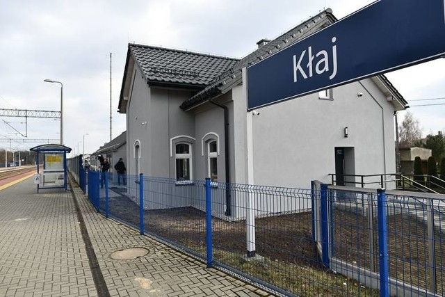 Stacja kolejowa w Kłaju została zrewitalizowana w okresie styczeń 2018 - luty 2019. W przyszłym roku gmina wybuduje tu drugi parking Park&Ride (na 60 miejsc, po zachodniej stronie stacji)