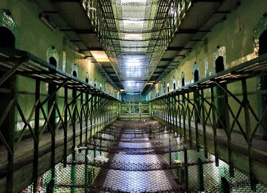Wronieckie więzienie jest największym zakładem karnym w...