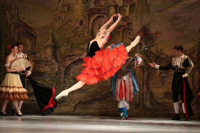 Scena z „Don Kichota” w wykonaniu tancerzy Imperial Lviv Ballet, który wystąpi w Toruniu