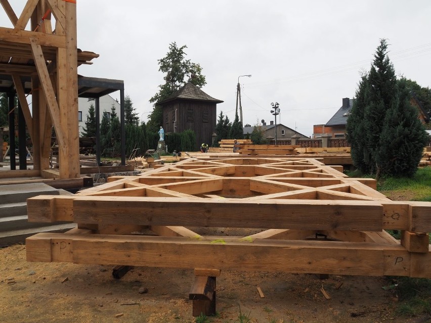 Kamienie i krzyże mają pomóc w budowie kościoła w Mileszkach ZDJĘCIA
