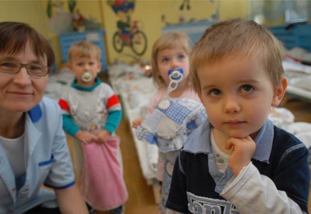 Częstochowa już zdecydowała. Do publicznych żłobków i przedszkoli nie mają szans zostać przyjęte dzieci, które nie zostały zaszczepione. Nad podobnym projektem uchwały o obowiązkowych szczepieniach dzieci w przedszkolach i żłobkach będą zastanawiać się też radni w Katowicach – trzech radnych z klubu PO złożyło już wniosek w tej sprawie. Czy warto szczepić dzieci? Oto kilka argumentów „za” szczepionkami.