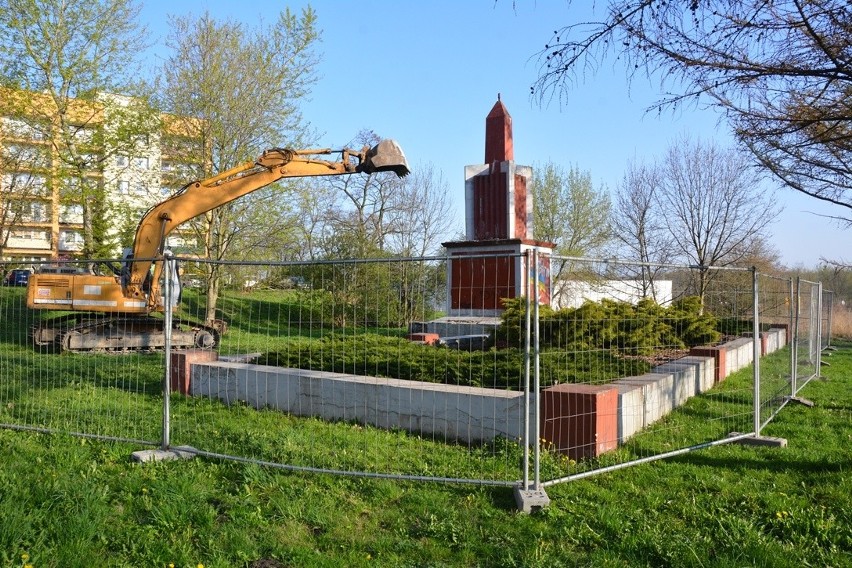 Obeliski upamiętniające Armię Czerwoną w dąbrowskich...