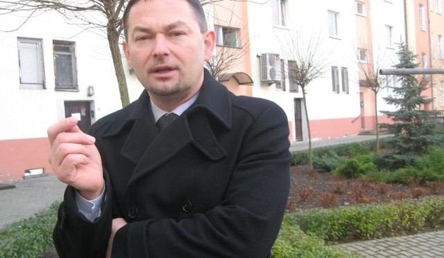 Krzysztof Radkiewicz, dyrektor Zakładu Administracji Mieniem Komunalnym, przypomina mieszkańcom o tym, że mogą odpracować swoje zadłużenie czynszowe.