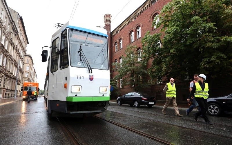 Tramwajem Tatra po zmodernizowanych torach