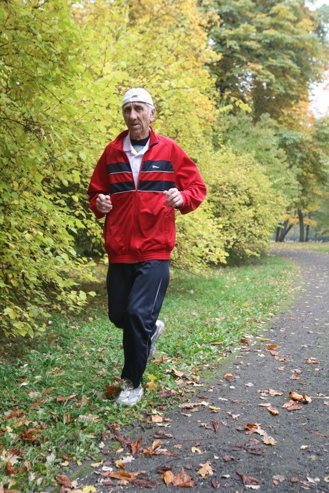 Jan Morawiec biega od 16 roku życia. Cieszy się bardzo dobrą kondycją i zdrowiem