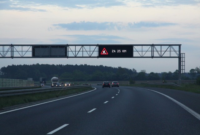 Znak zmiennej treści na autostradzie A4. fot Łukasz Jóźwiak