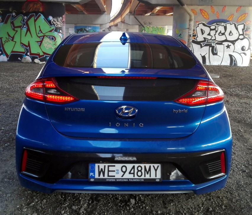 Hyundai Ioniq kontra Toyota Prius. Hybrydowy pojedynek...