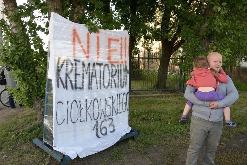 Ul. Ciołkowskiego: Protest mieszkańców przeciwko krematorium (zdjęcia)