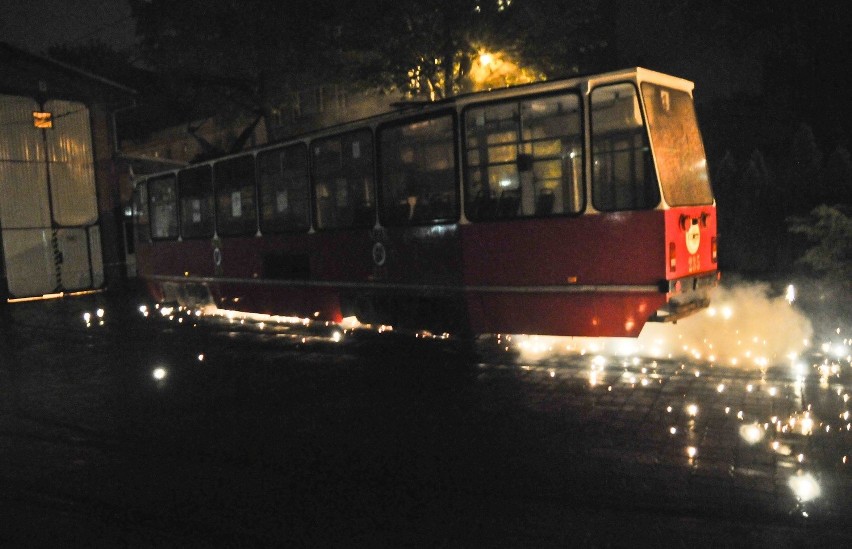 Tak mogłoby wyglądać uderzenie pionuna w tramwaj. W Toruniu...