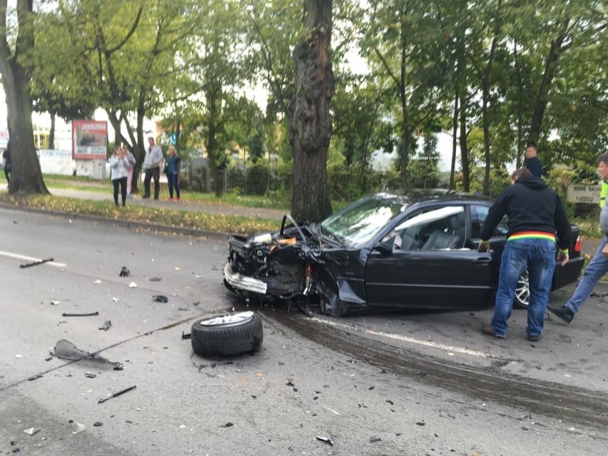 Wypadek na ul. Chopina w Szczecinie. Dwa auta rozbite 