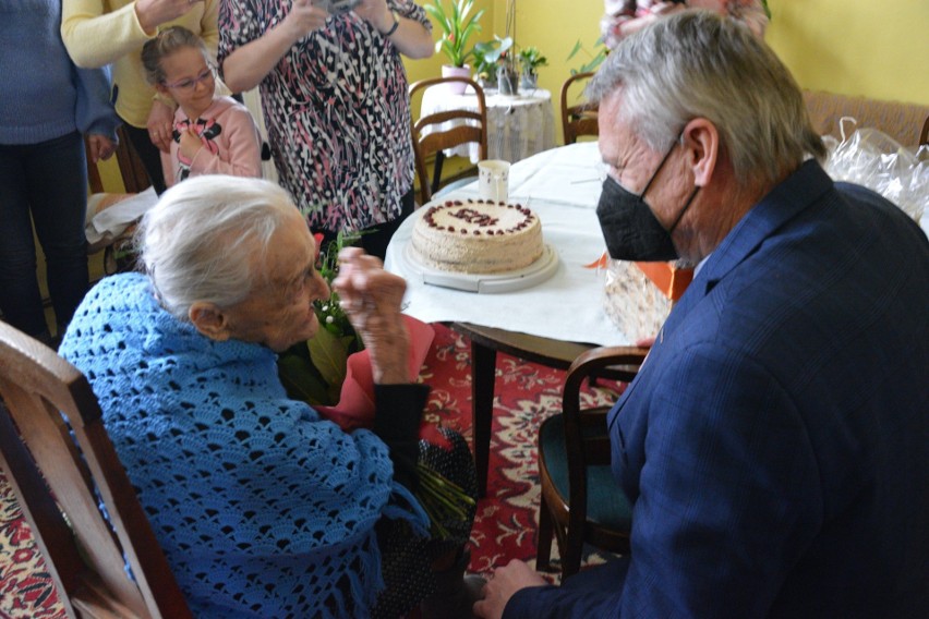 Jadwiga Żdan z Lubaczowa świętuje 105. urodziny! Gdy wybuchła wojna z mężem rozpoczęli tułaczkę po Polsce