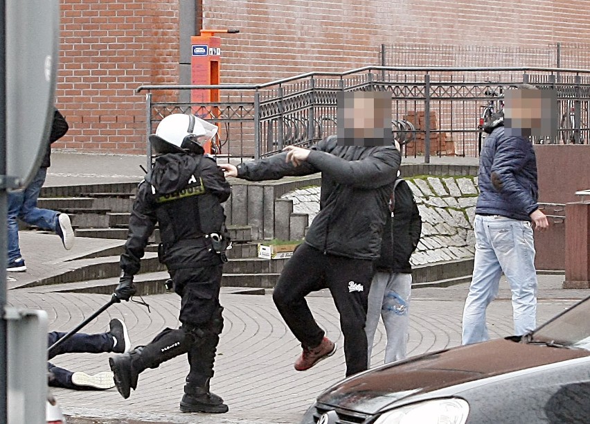 Derby Łodzi 2016 i protest kibiców Widzewa: Zamieszki i...