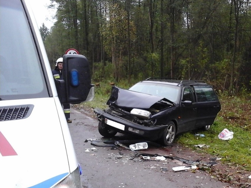 Malinniki. Wypadek na DK66. Zderzenie samochodu osobowego z ciągnikiem rolniczym