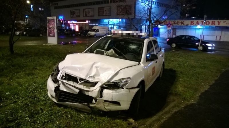 Wypadek na Puszkina. Ranny taksówkarz [zdjęcia]