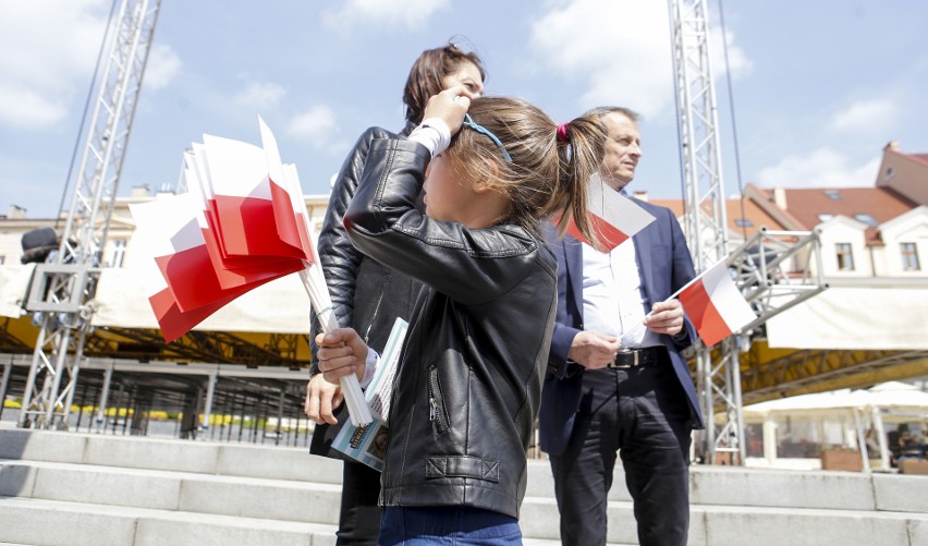 Tak na rzeszowskim Rynku świętowano Dzień Flagi Państwowej