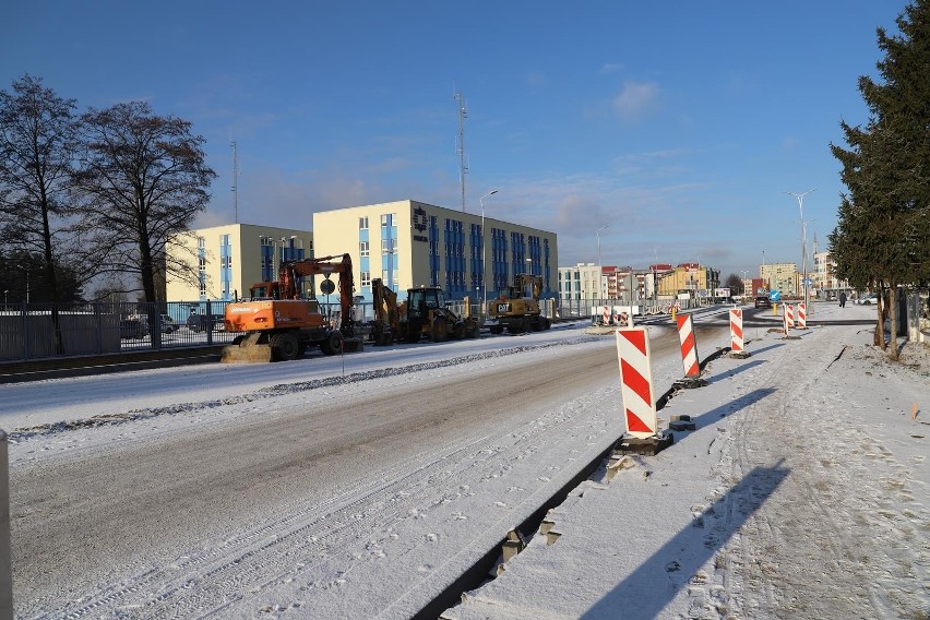 Ostrołęka. Budowa ronda na ul. Goworowskiej wstrzymana. Obecny termin zakończenia prac to koniec czerwca przyszłego 2022 r. 22.12.2021