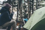 Wakacje 2020 pod namiotem? Podpowiadamy, co powinniście wiedzieć o biwakowaniu - gdzie można rozbić namiot i co zabrać ze sobą na wyjazd