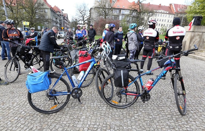 100 rowerzystów wyruszyło ze Szczecina do Ystad [zdjęcia]