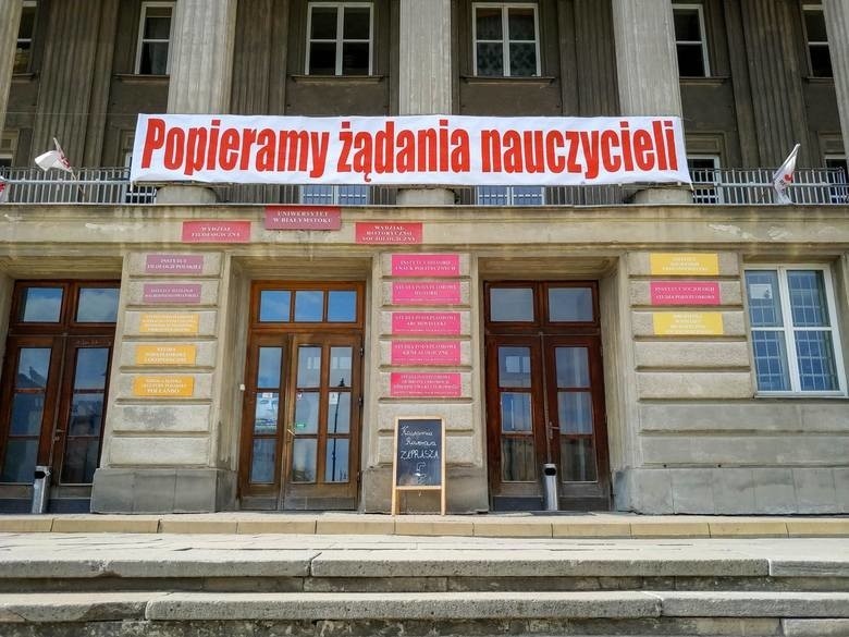 Wydział Historyczno-Socjologiczny UwB wspiera strajkujących nauczycieli. W poniedziałek będzie manifestacja [ZDJĘCIA]